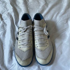 Messi nemesis 18.2 indoor/street mens 10.5 us